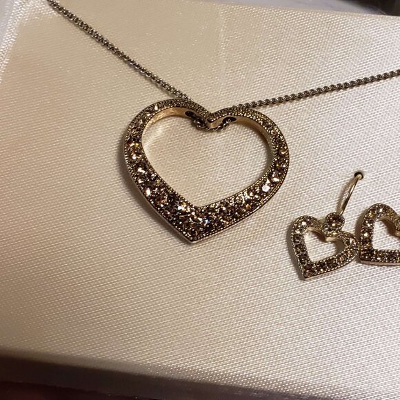 New Old Stock (late 80s/90s) Monet Rose Gold Heart Necklace & Earrings In Case - Picture 6 of 9